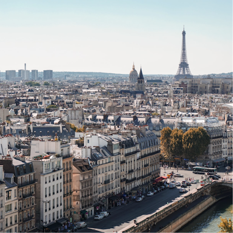 Explore the City of Light, including the Arc de Triomphe