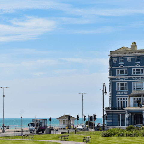 Stay on the beach front of Saint Leonards-on-sea