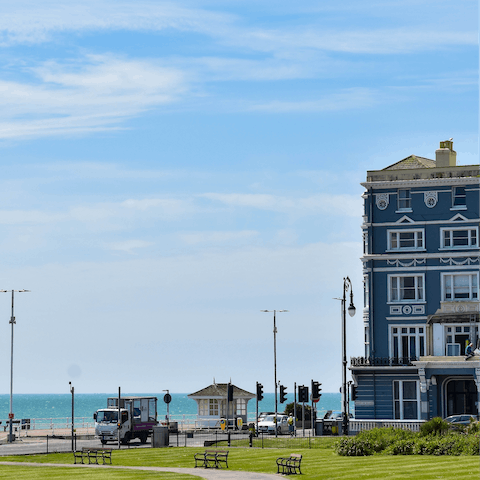 Stay on the beach front of Saint Leonards-on-sea