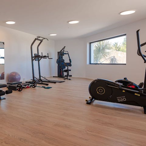 Keep your energy high with an uplifting workout in the gym