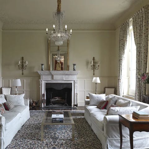 Relax in the grand living room, after a day out visiting the city of Bordeaux – a thirty-minute drive away