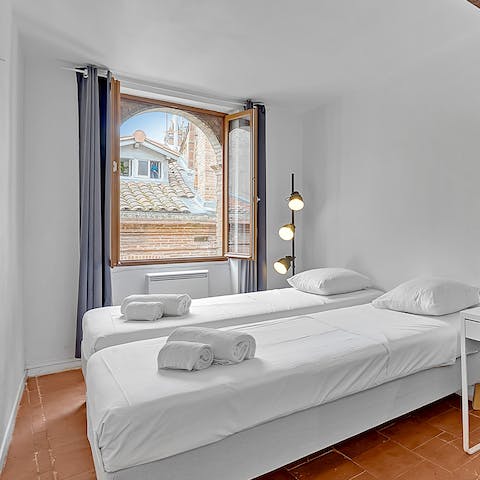 Wake up well-rested and look out onto the lovely Toulousaine architecture