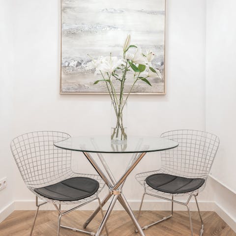 Start mornings with fresh coffee and locally bought pastries at the chic dining nook