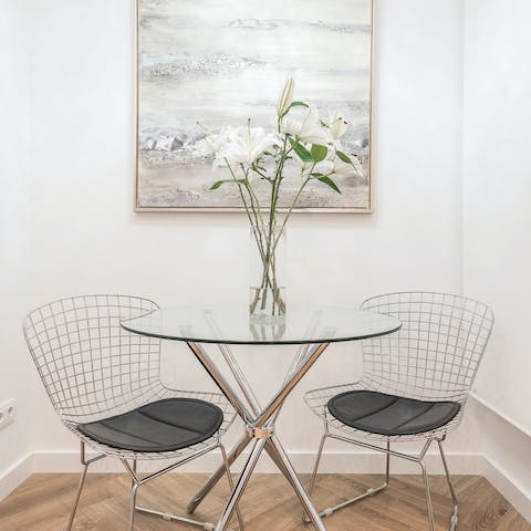 Start mornings with fresh coffee and locally bought pastries at the chic dining nook