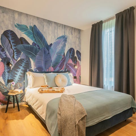 Sleep peacefully in boldly decorated bedrooms