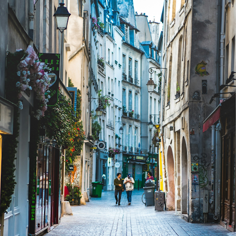Enjoy romantic strolls through the heart of the Marais