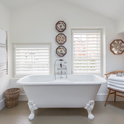 Unwind after a long coastal walk in the freestanding bath