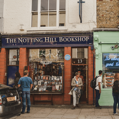 Explore iconic sights in nearby Notting Hill