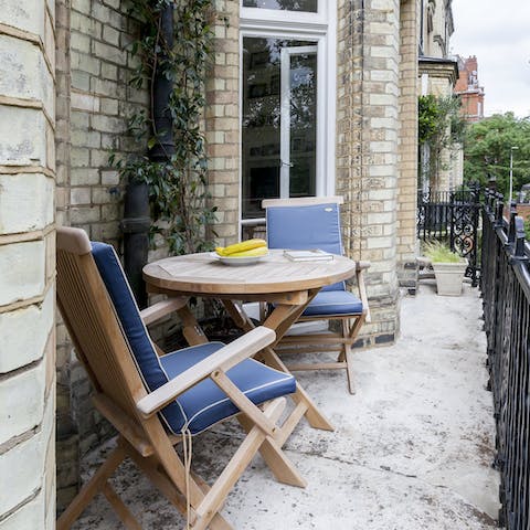 Spend sunny evenings with a glass of wine on the terrace