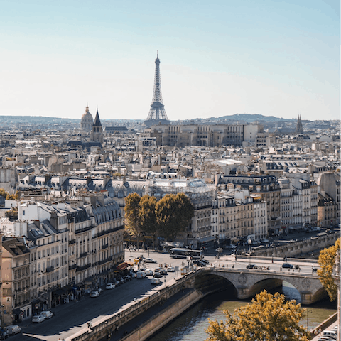 Explore all corners of Paris from your central base