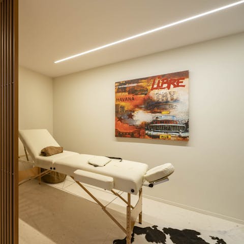 Relax with a massage after a session in the hammam