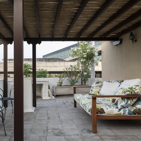 Chill out on the shared roof terrace with a cocktail
