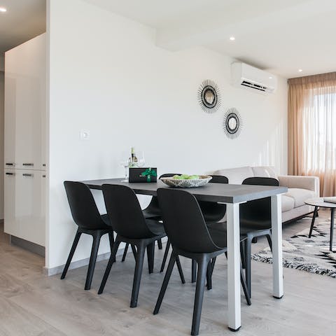 Gather around the dining table for tasty home-cooked dinners and drinks, followed by card games
