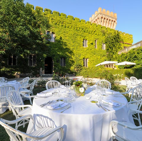 Celebrate special occasions in the sunshine with onsite catering