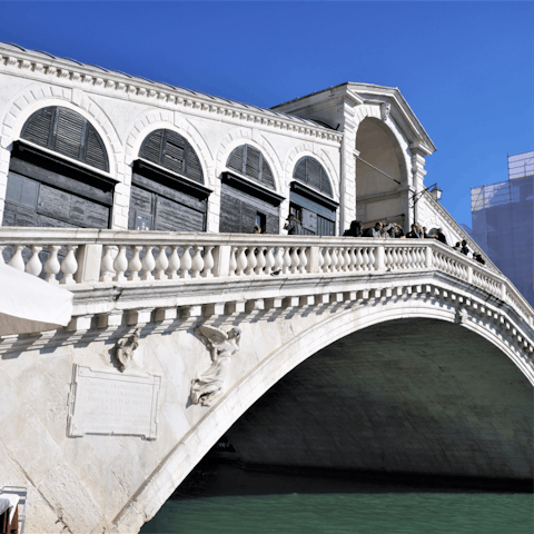 Stroll down to the Rialto Bridge, within easy walking distance