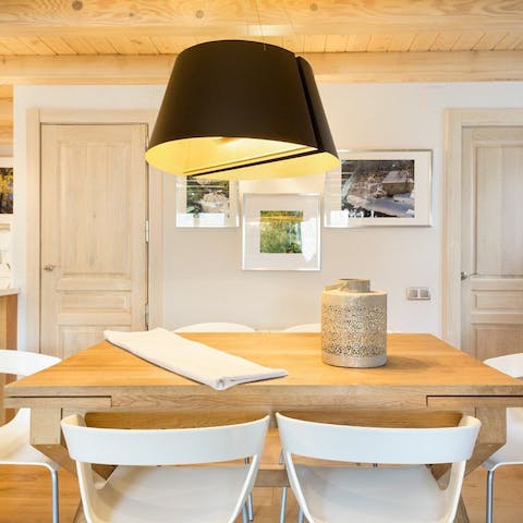 Gather around the dining for a scrumptious family feast with all your favourite nibbles