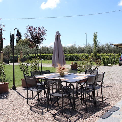 Tuck into Tuscan feasts alfresco in the garden