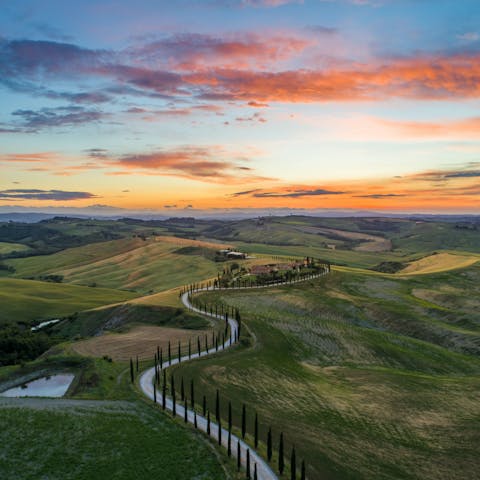 Explore the rolling hills of Tuscany, and visit buzzing towns like Perugia