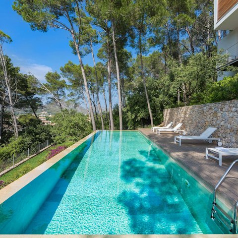 Look forward to swimming unhurried lengths in the turquoise pool