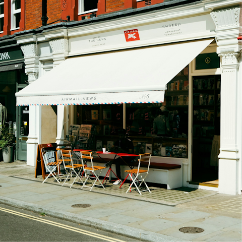 Wander through Marylebone to a local coffee shop