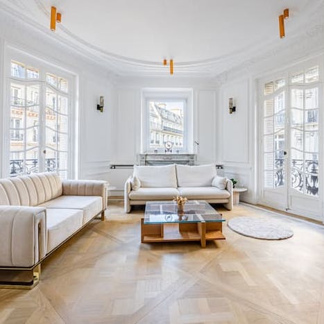 Embrace triple-aspect windows in the light-filled living room