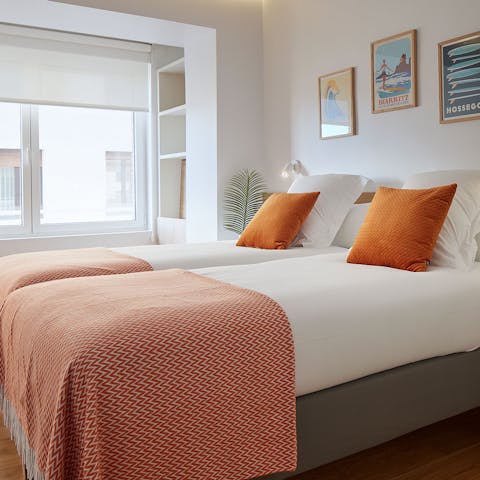 Wake up well-rested and relaxed, courtesy of the luxurious beds and electric window blinds