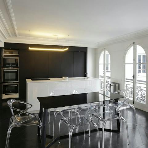 Tuck into freshly baked baguettes at the contemporary dining table