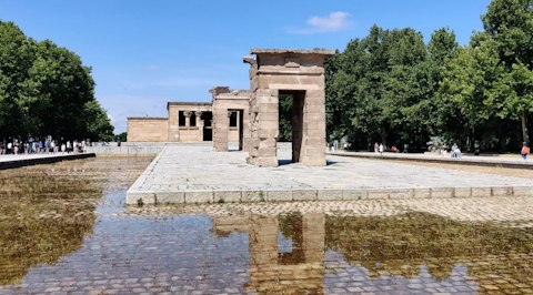 Wander Parque del Oeste's sweeping gardens, a nineteen-minute walk