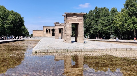 Wander Parque del Oeste's sweeping gardens, a nineteen-minute walk