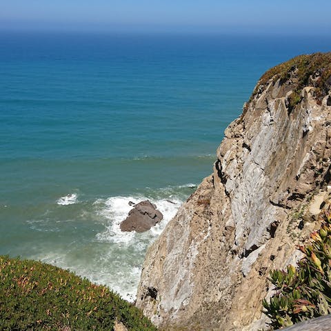 Explore the Colares coast – just 2 kilometres from this home