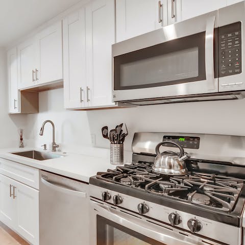 Cook up some juicy burgers for dinner in the well-equipped kitchen