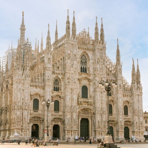 Live in the heart of Milan's historic core, home to quaint cafes, elegant buildings and the iconic fashion district