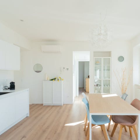 Get together for a lazy brunch in this sunny spot