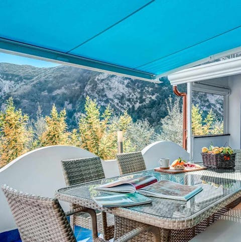 Find scenic spots for a leisurely lunch or lazy afternoon