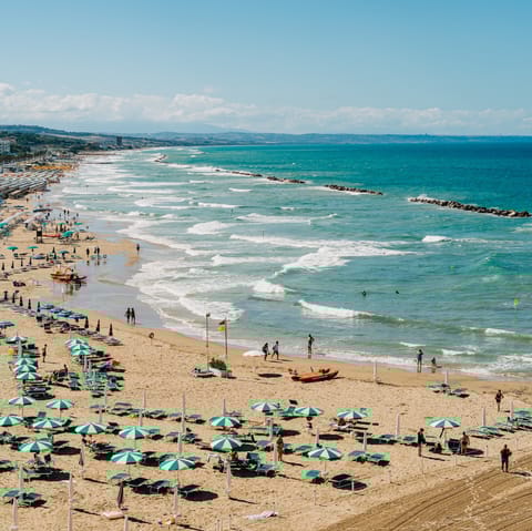 Walk 1km to the beach to soak up the sun