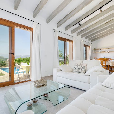 Open the doors and let the indoors and outdoors blend together as you relax with a book