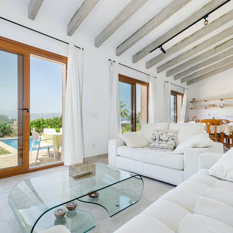 Open the doors and let the indoors and outdoors blend together as you relax with a book