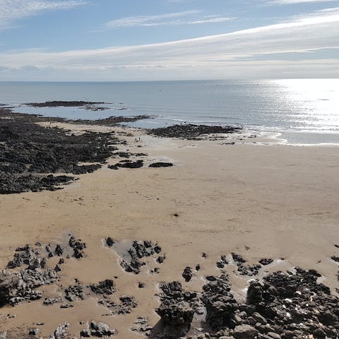 Spend an afternoon relaxing on the soft sand of Rotherslade Bay, a six-minute walk away
