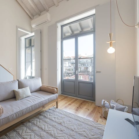 Open the doors and enjoy the lightness of coastal living from this stylish home