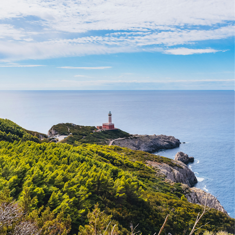 Stay in a tranquil spot in Anacapri, close to the coast