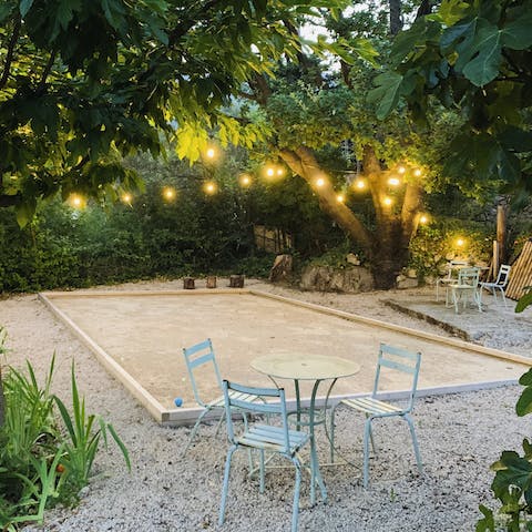 Spend your evenings playing boules