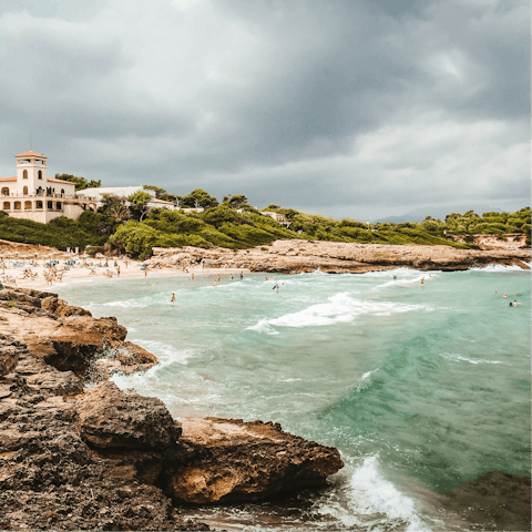 Walk from your central location to Alcúdia's beaches in just twenty minutes