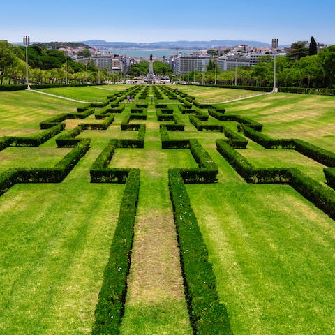 Go for a stroll in nearby Parque Eduardo VII