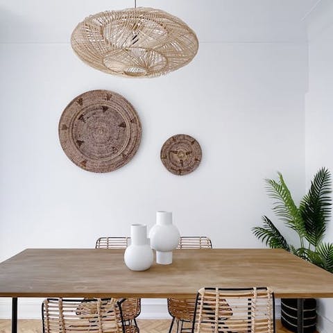 Enjoy some peixe e marisco (fish and seafood) at your dining table