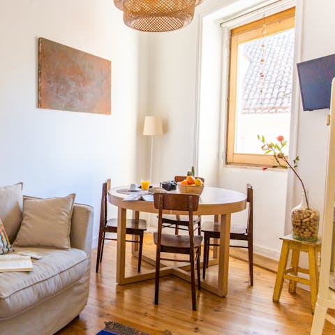 Start mornings off with coffee and fresh pastéis de nata in the sunny dining nook