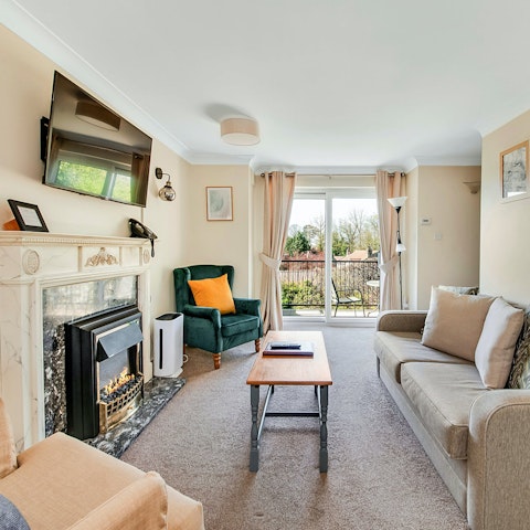 Spend cosy evenings with drinks and games by the fire