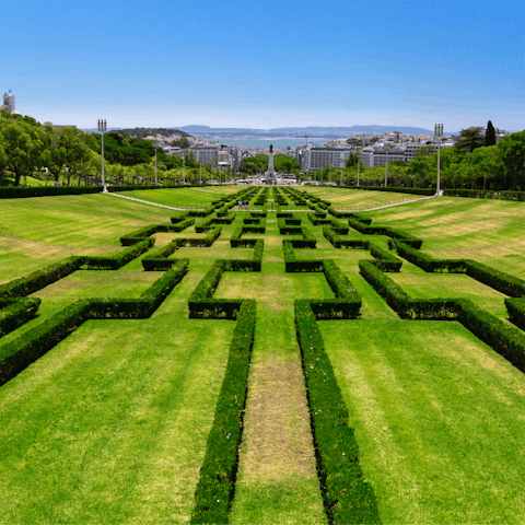 Take a stroll through nearby Parque Eduardo VII