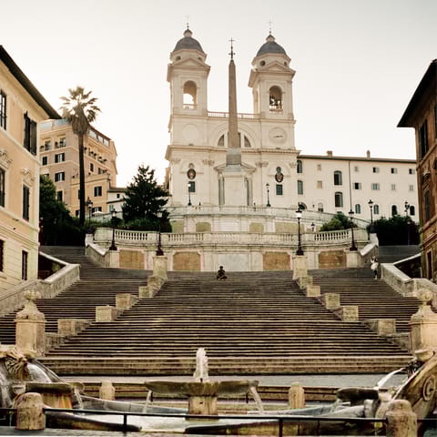 Stroll twenty-two minutes to Spanish Steps