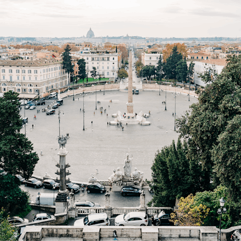 Meander twelve minutes to Piazza del Popolo