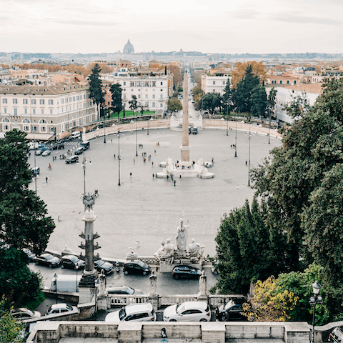 Meander twelve minutes to Piazza del Popolo